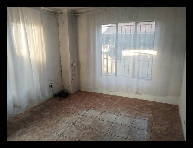 5 BEDROOM HOUSE FOR SALE IN OLIEVENHOUTBOS